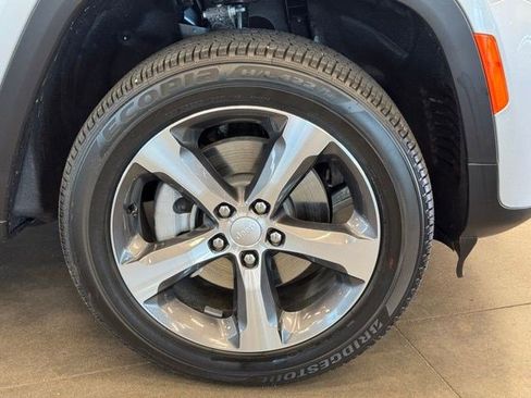 New 2026 Jeep Grand Cherokee L Limited image 40