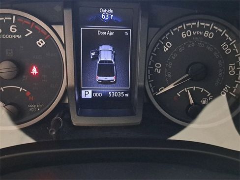 Used 2020 Toyota Tacoma TRD Off-Road image 2