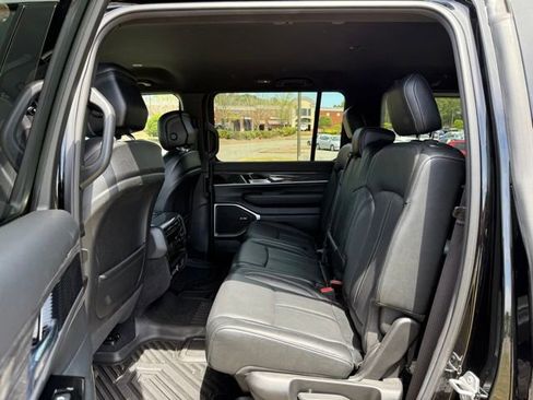 Used 2022 Jeep Wagoneer Series II image 24