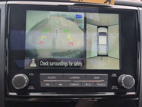 Used 2024 Nissan Titan PRO-4X w/ Pro-4x Convenience Package image 17