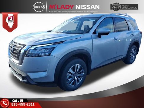 New 2025 Nissan Pathfinder SL image 3