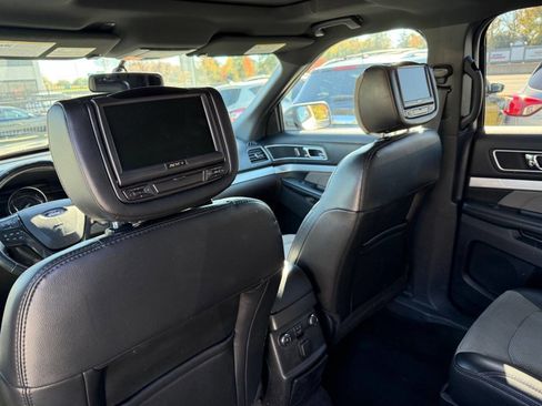 Used 2017 Ford Explorer XLT w/ Equipment Group 202A image 11