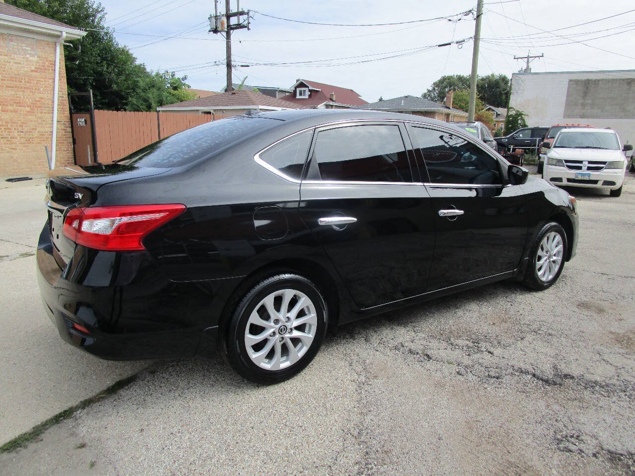 Used 2019 Nissan Sentra SV FWD image 3