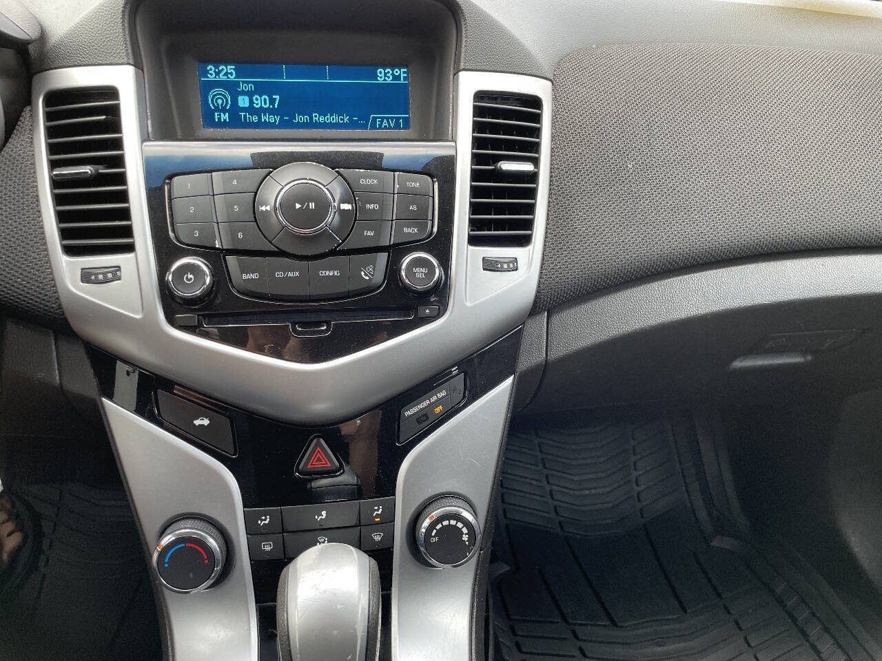 Used 2016 Chevrolet Cruze LT FWD image 13
