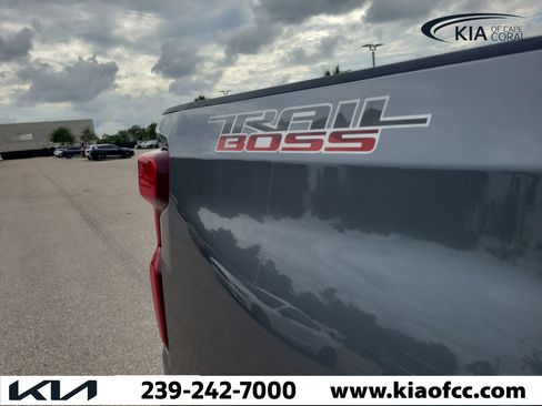 Used 2021 Chevrolet Silverado 1500 LT Trail Boss AWD/4WD image 11