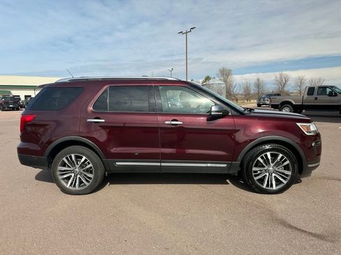 Used 2018 Ford Explorer Platinum image 36