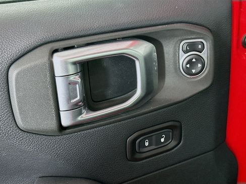 Used 2019 Jeep Wrangler Unlimited Sahara w/ LED Lighting Group image 15