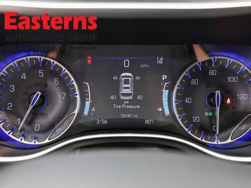 Used 2023 Chrysler Pacifica Touring-L FWD image 18