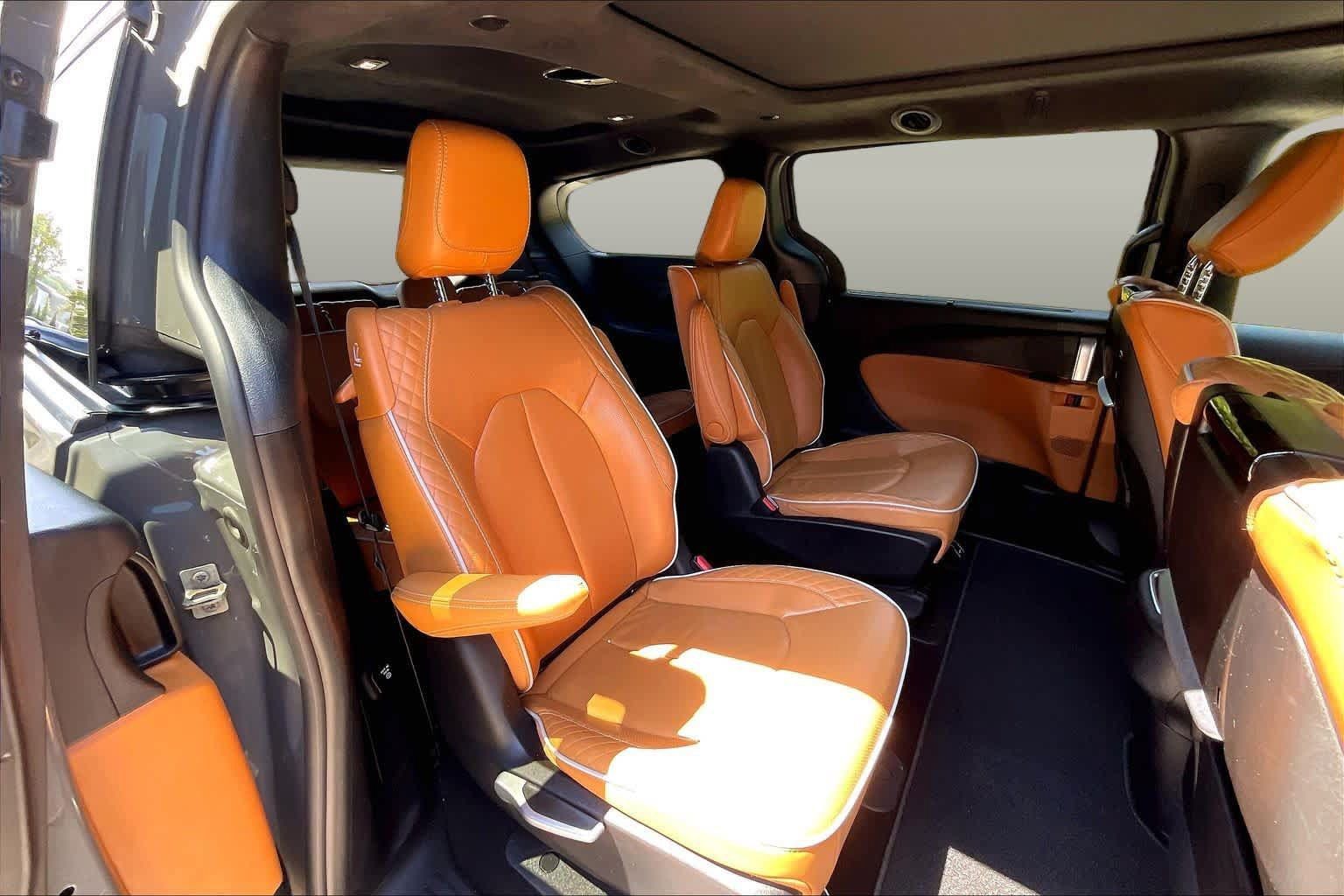 Used 2023 Chrysler Pacifica Pinnacle FWD image 19