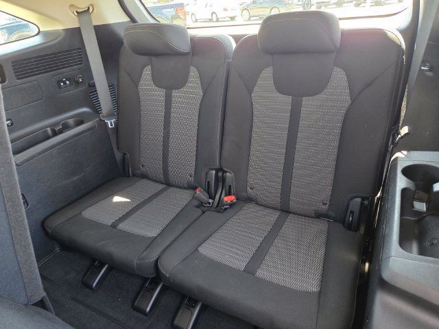 Used 2023 Kia Sorento LX FWD image 11