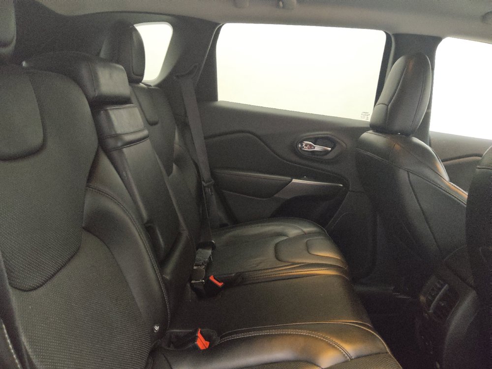 Used 2019 Jeep Cherokee Limited FWD image 19