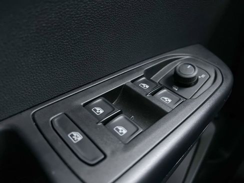 Used 2024 Volkswagen Taos SE image 15