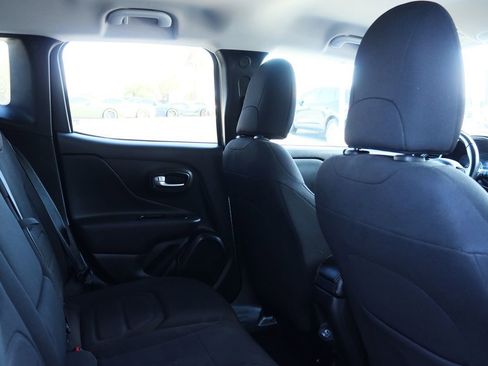 Used 2022 Jeep Renegade Latitude w/ Convenience Group image 29