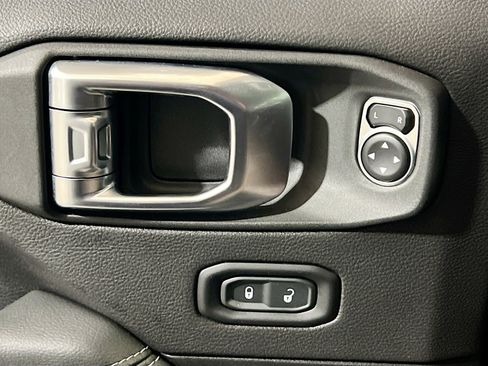 Used 2023 Jeep Wrangler Sahara w/ Cold Weather Group image 13