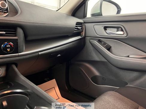 Used 2025 Nissan Rogue SV FWD image 40