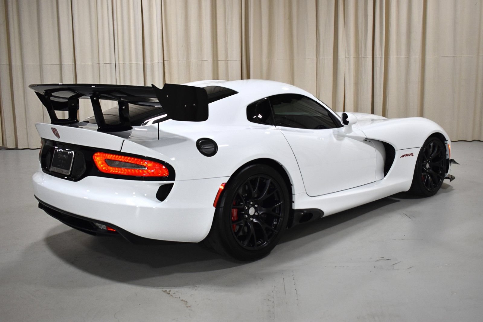 Used 2016 Dodge Viper ACR RWD image 4
