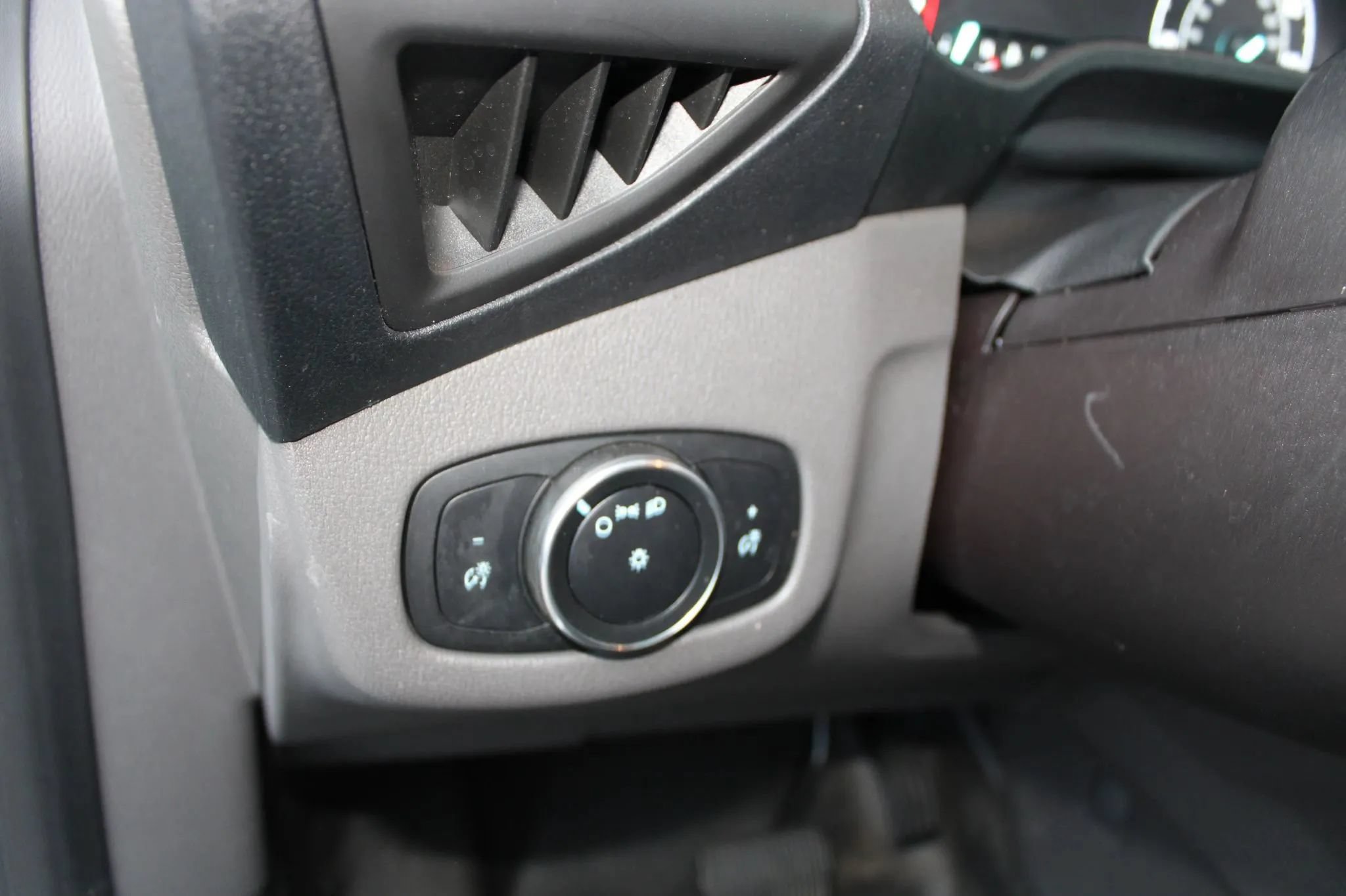 Used 2019 Ford Transit Connect XL FWD image 19