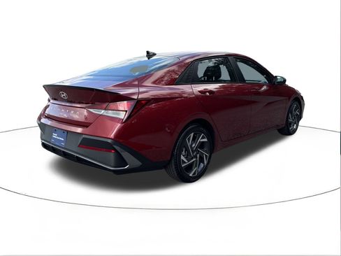 Certified 2025 Hyundai Elantra Sport image 3