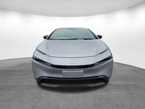 New 2026 Toyota Prius LE image 2