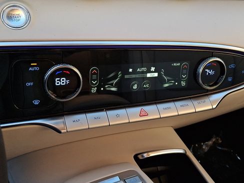 Certified 2025 Genesis GV70 2.5T w/ Advanced Package AWD/4WD image 19