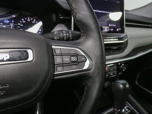 Used 2022 Jeep Compass Latitude AWD/4WD image 32