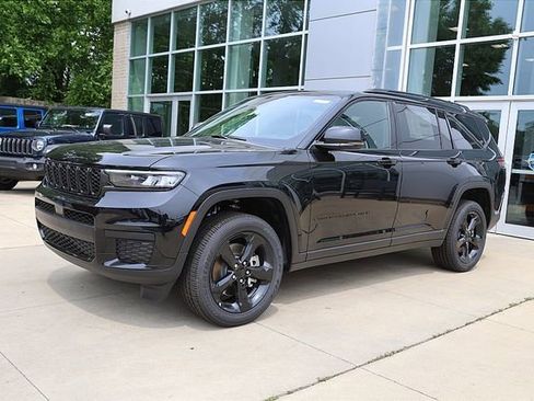 New 2025 Jeep Grand Cherokee L Altitude image 2