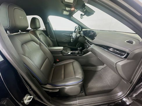 Used 2025 Buick Envista Sport Touring image 29