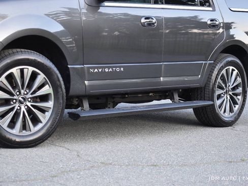 Used 2017 Lincoln Navigator Select AWD/4WD image 40