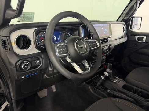 Certified 2025 Jeep Wrangler Unlimited Sahara AWD/4WD image 20