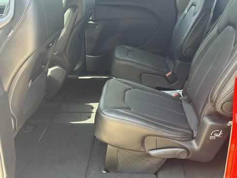 New 2026 Chrysler Pacifica Select FWD image 19