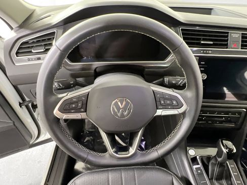 Used 2023 Volkswagen Tiguan SE image 11