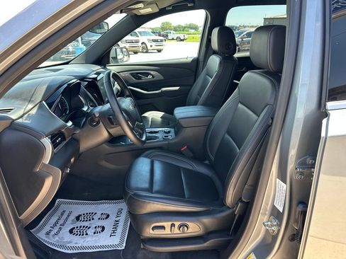 Used 2023 Chevrolet Traverse LT FWD image 11