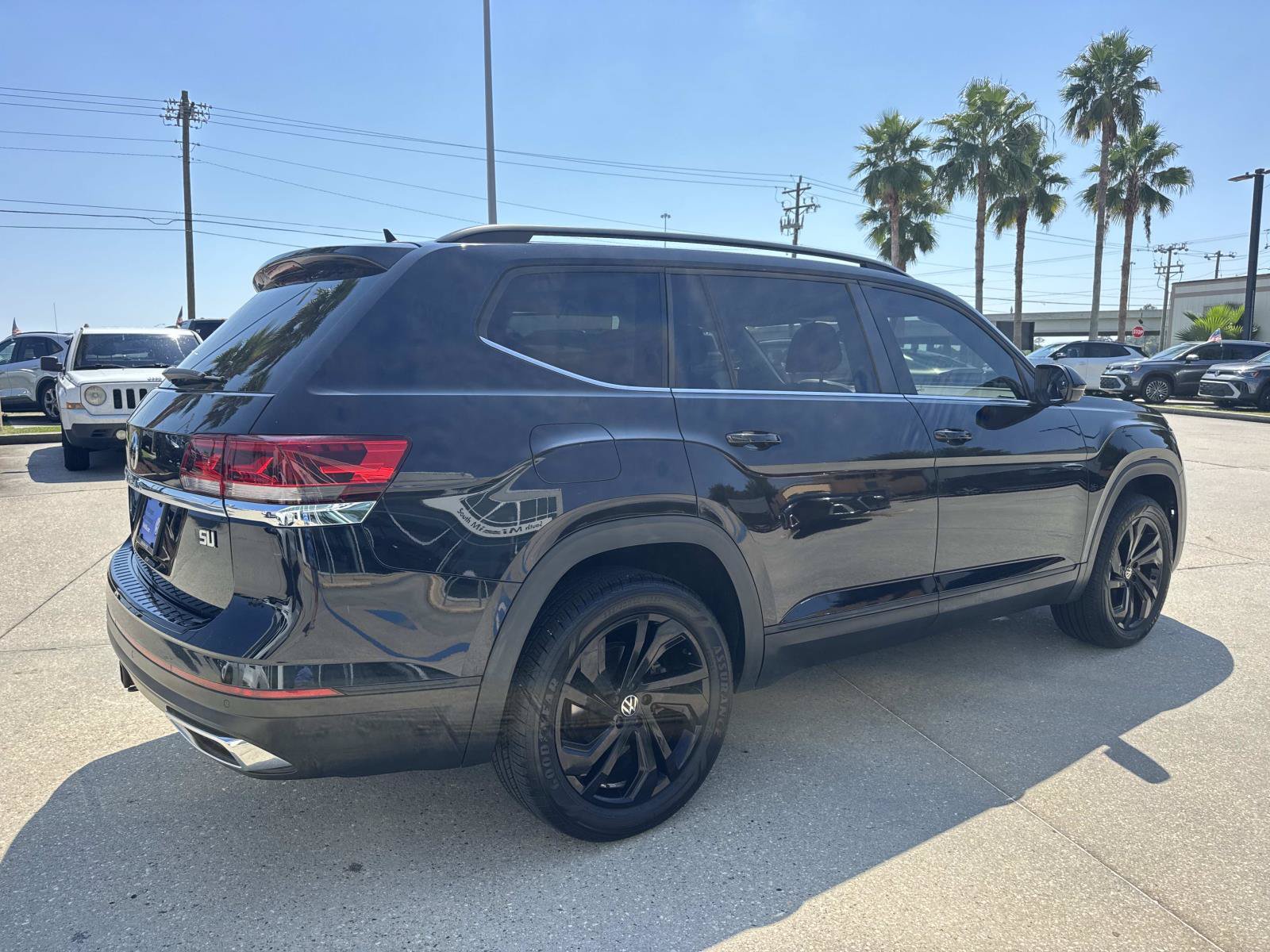Used 2021 Volkswagen Atlas SE w/ Towing Package FWD image 5