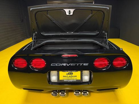 Used 2001 Chevrolet Corvette Convertible w/ Preferred Equipment Group2 image 15