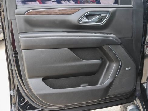 Used 2022 Chevrolet Suburban Z71 image 10