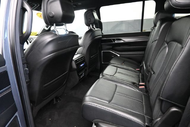 Used 2024 Jeep Wagoneer Series II AWD/4WD image 16