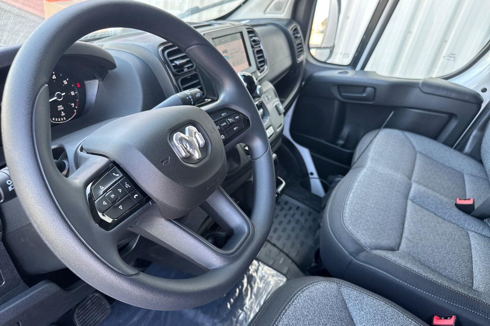 New 2027 RAM ProMaster 2500 w/ Convenience Group FWD image 9