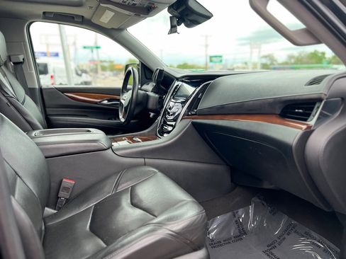 Used 2020 Cadillac Escalade ESV Luxury image 19