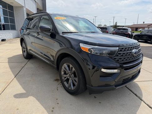 Used 2023 Ford Explorer XLT w/ Equipment Group 202A image 3
