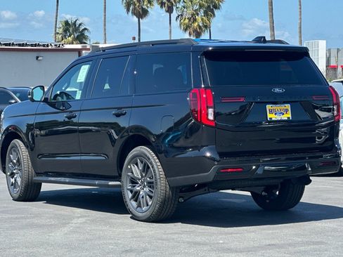 New 2026 Ford Expedition Platinum w/ Stealth Appearance Package AWD/4WD image 6