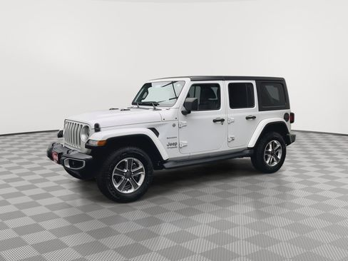 Used 2018 Jeep Wrangler Unlimited Sahara image 33
