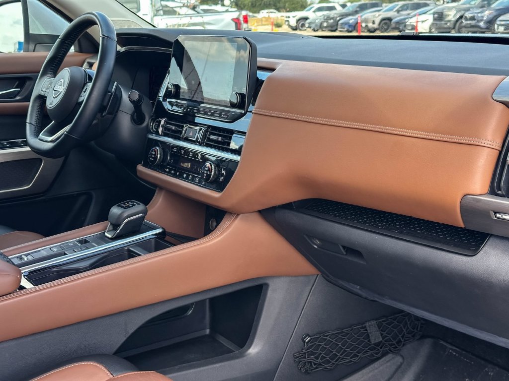 Used 2022 Nissan Pathfinder Platinum w/ Cargo Package FWD image 25