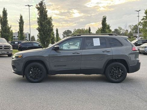 Used 2023 Jeep Cherokee Altitude Lux AWD/4WD image 3