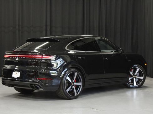 Certified 2025 Porsche Cayenne Turbo w/ Premium Package Plus AWD/4WD image 7