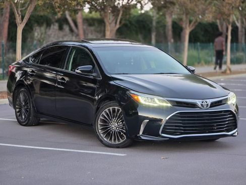 Used 2016 Toyota Avalon Touring FWD image 1