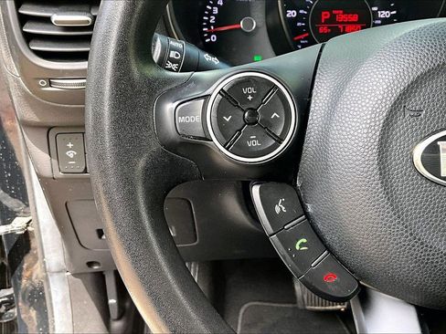 Used 2016 Kia Soul + FWD image 10