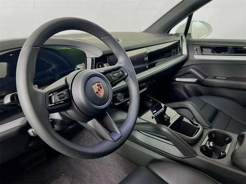 New 2026 Porsche Cayenne Base image 4