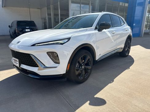 Used 2024 Buick Envision Sport Touring image 2