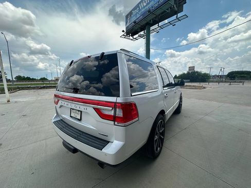 Used 2016 Lincoln Navigator Reserve image 5