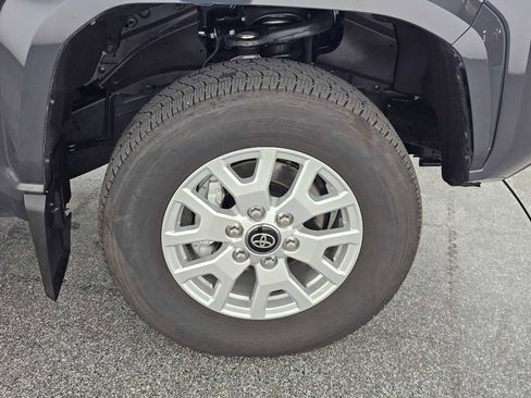 Used 2025 Toyota Tacoma SR5 AWD/4WD image 9